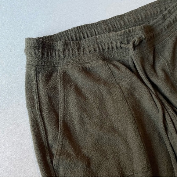 ALO Yoga Pants - Alo Yoga Sweatpants | Soho Sweatpant – Dark Olive – Women's Size Large